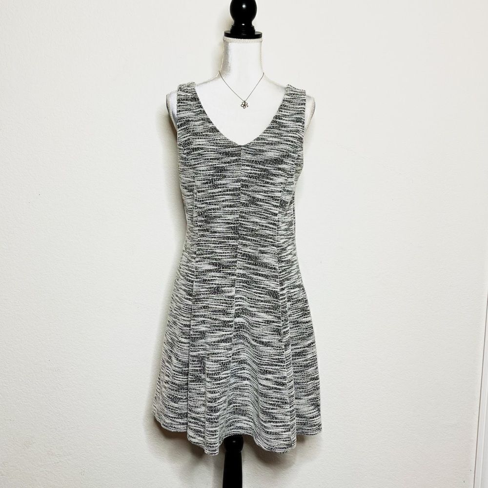🍋 The Limited • Women’s Gray&Black Textured Knit Sleeveless Dress - Size M